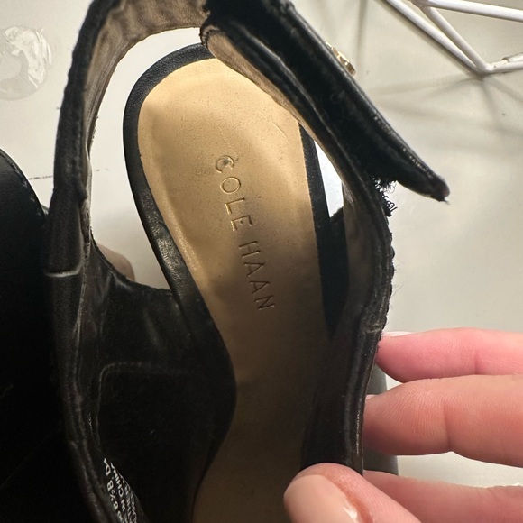 Cole Haan black leather heels size 8.5 - Picture 3 of 6